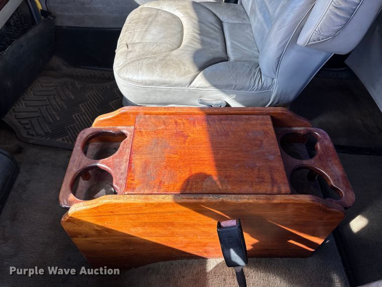 image for item DW7266 2000 Freightliner Crew Cab flatbed truck