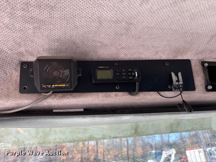 image for item DW7266 2000 Freightliner Crew Cab flatbed truck