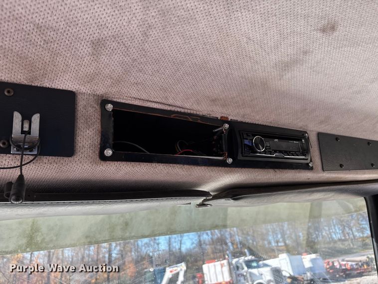 image for item DW7266 2000 Freightliner Crew Cab flatbed truck