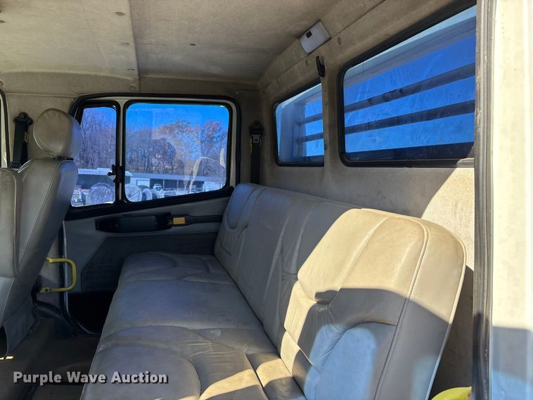 image for item DW7266 2000 Freightliner Crew Cab flatbed truck