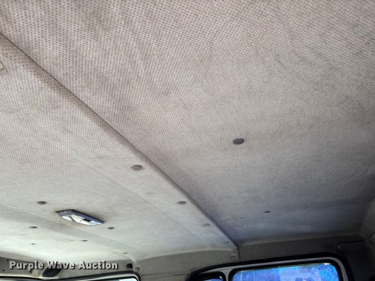 image for item DW7266 2000 Freightliner Crew Cab flatbed truck