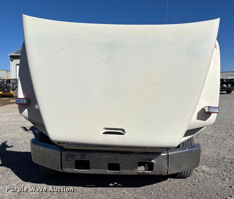 image for item DW7266 2000 Freightliner Crew Cab flatbed truck