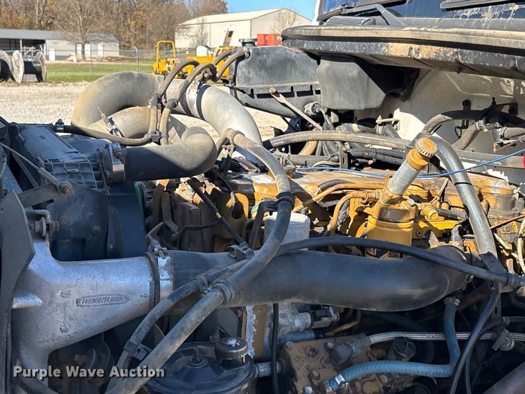 image for item DW7266 2000 Freightliner Crew Cab flatbed truck