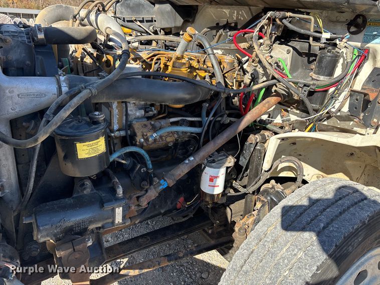 image for item DW7266 2000 Freightliner Crew Cab flatbed truck