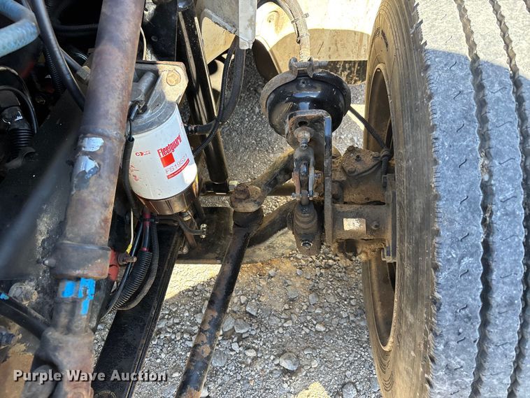 image for item DW7266 2000 Freightliner Crew Cab flatbed truck