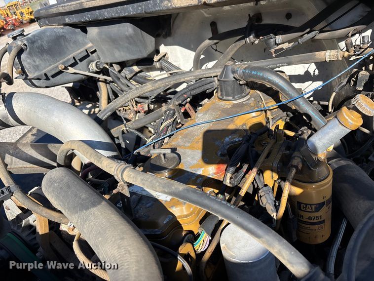 image for item DW7266 2000 Freightliner Crew Cab flatbed truck