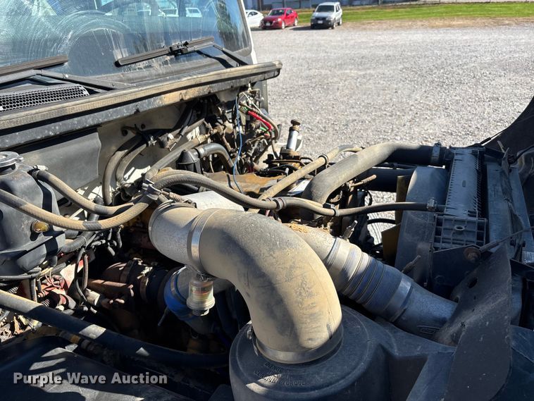 image for item DW7266 2000 Freightliner Crew Cab flatbed truck