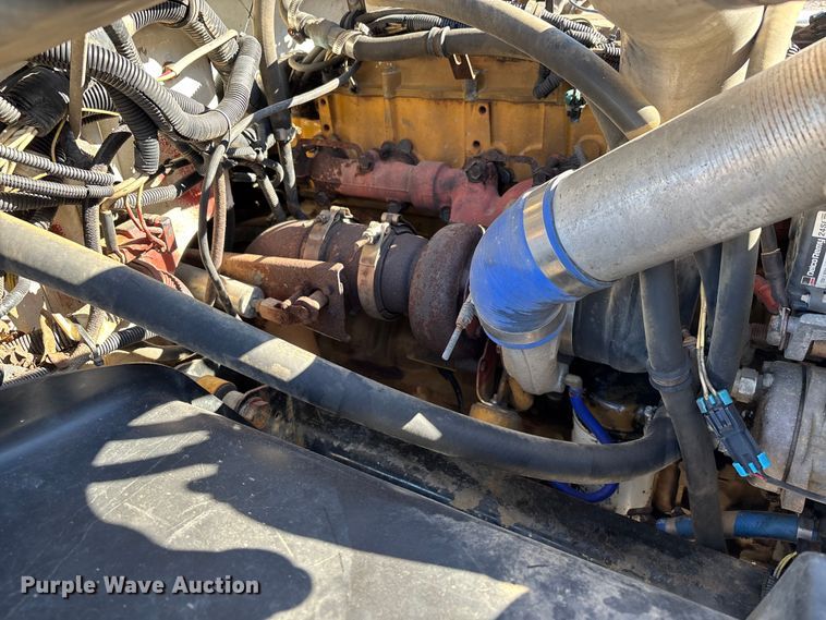 image for item DW7266 2000 Freightliner Crew Cab flatbed truck