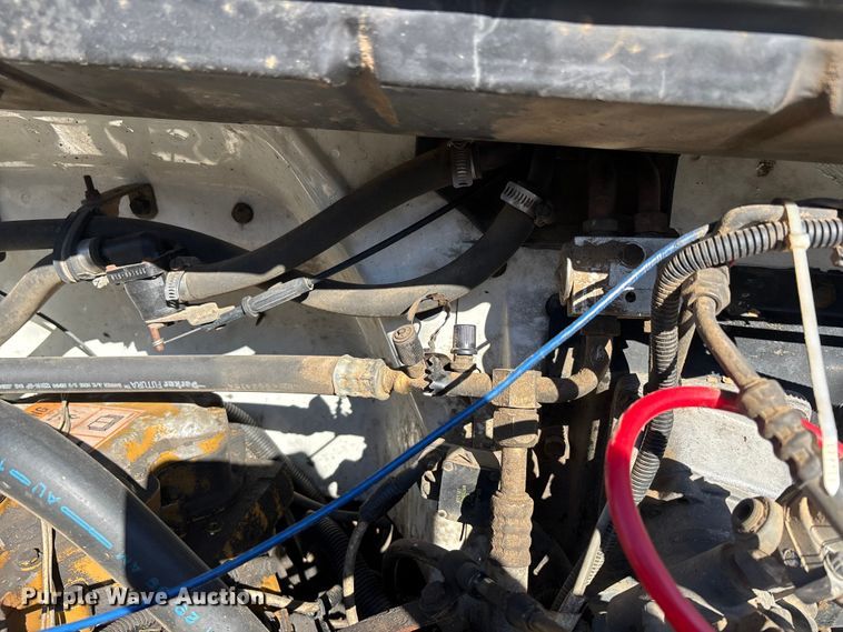 image for item DW7266 2000 Freightliner Crew Cab flatbed truck