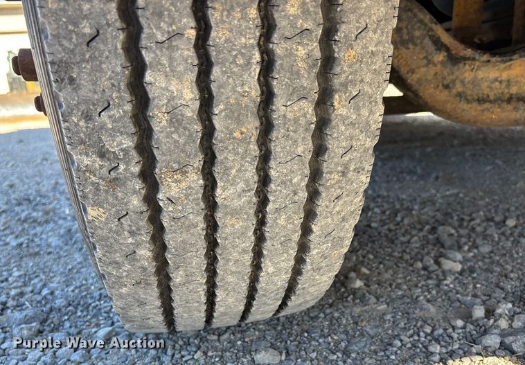 image for item DW7266 2000 Freightliner Crew Cab flatbed truck