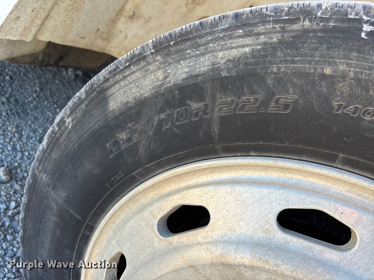 image for item DW7266 2000 Freightliner Crew Cab flatbed truck