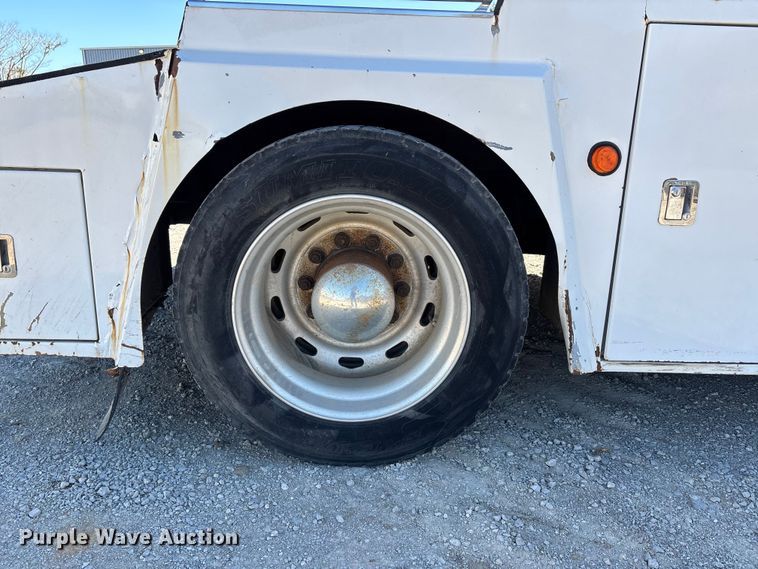 image for item DW7266 2000 Freightliner Crew Cab flatbed truck