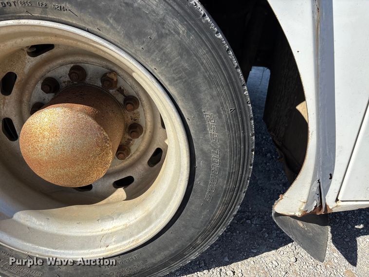 image for item DW7266 2000 Freightliner Crew Cab flatbed truck