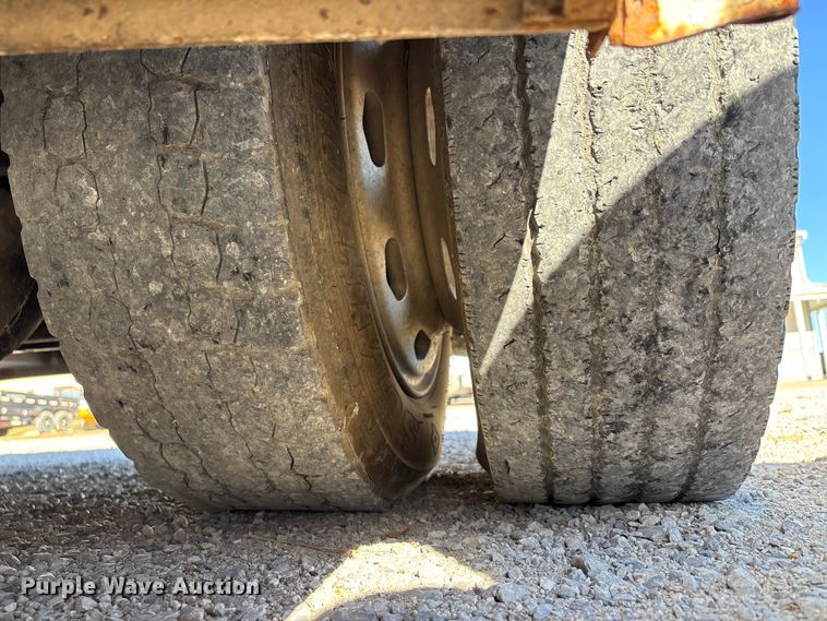 image for item DW7266 2000 Freightliner Crew Cab flatbed truck