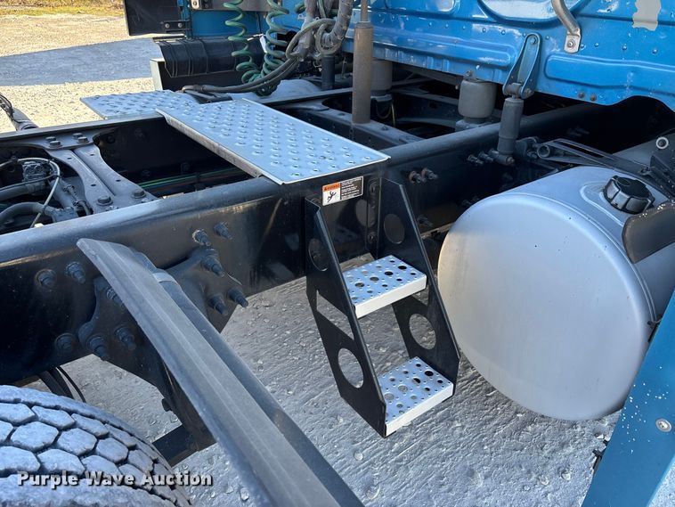 image for item DW7267 2019 Freightliner Cascadia semi truck