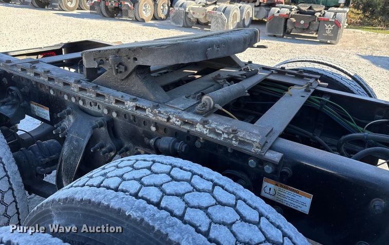 image for item DW7267 2019 Freightliner Cascadia semi truck