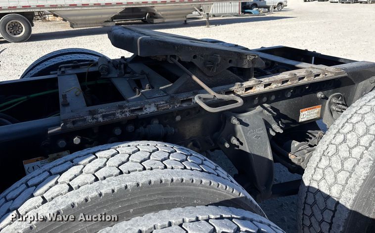 image for item DW7267 2019 Freightliner Cascadia semi truck