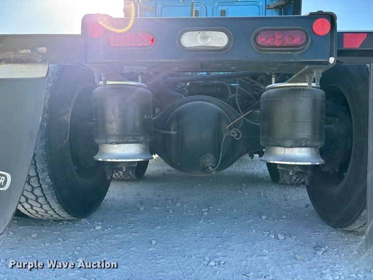 image for item DW7267 2019 Freightliner Cascadia semi truck