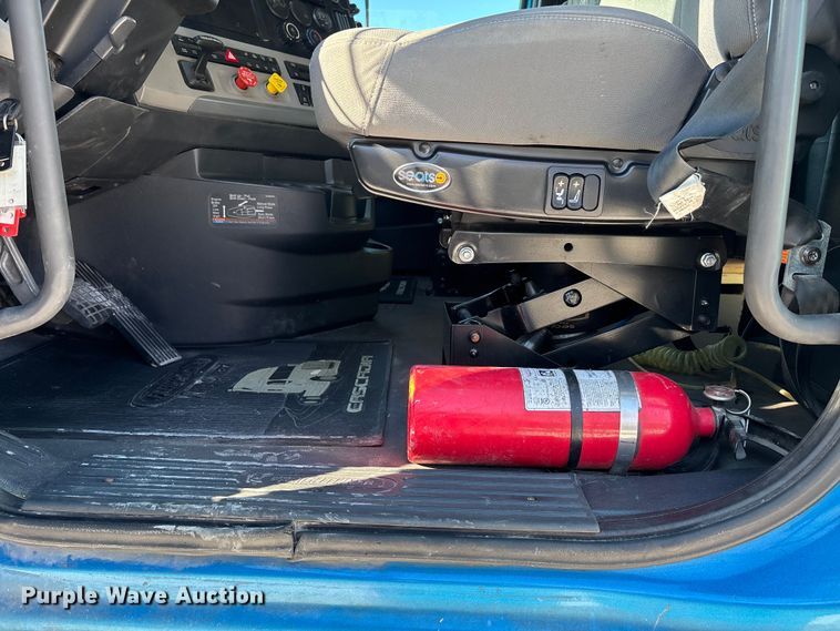 image for item DW7267 2019 Freightliner Cascadia semi truck