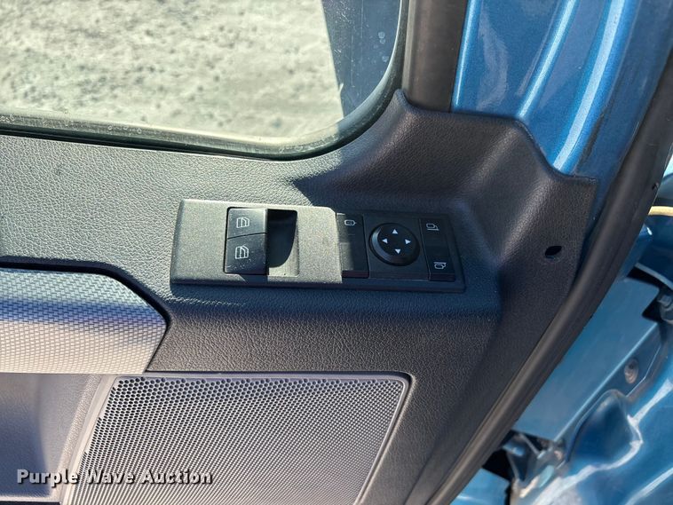 image for item DW7267 2019 Freightliner Cascadia semi truck