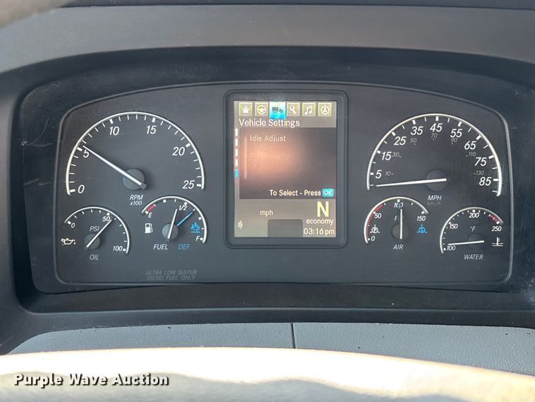 image for item DW7267 2019 Freightliner Cascadia semi truck