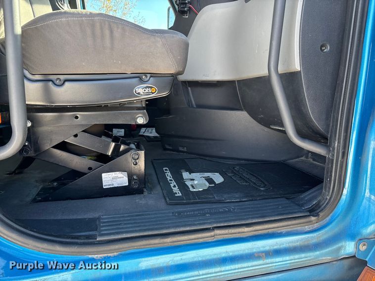 image for item DW7267 2019 Freightliner Cascadia semi truck