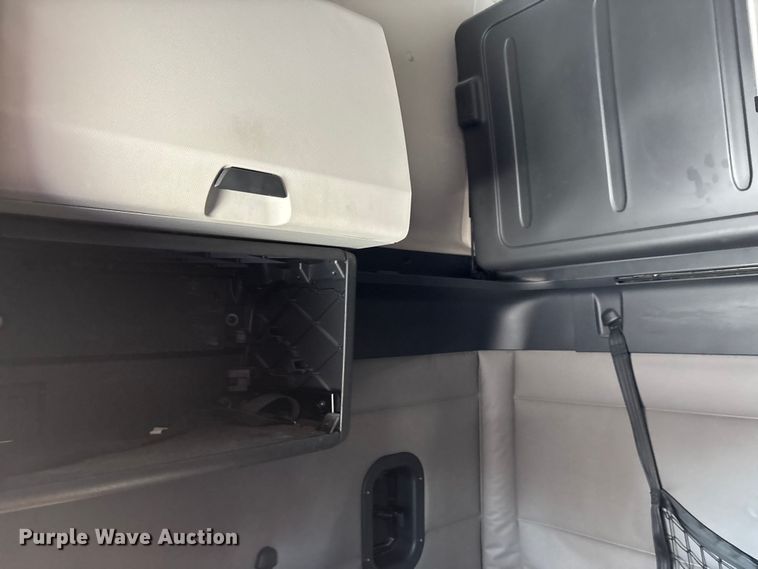 image for item DW7267 2019 Freightliner Cascadia semi truck