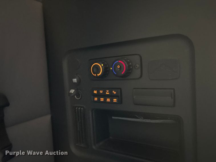 image for item DW7267 2019 Freightliner Cascadia semi truck