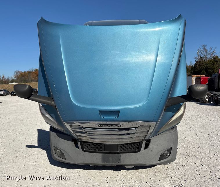 image for item DW7267 2019 Freightliner Cascadia semi truck