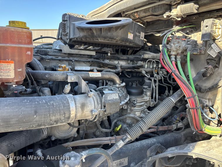 image for item DW7267 2019 Freightliner Cascadia semi truck