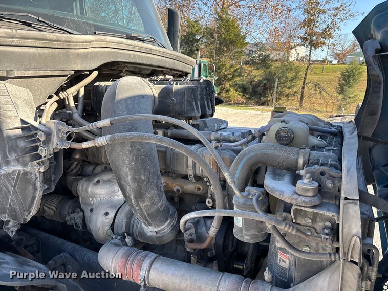 image for item DW7267 2019 Freightliner Cascadia semi truck