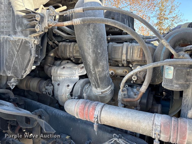 image for item DW7267 2019 Freightliner Cascadia semi truck