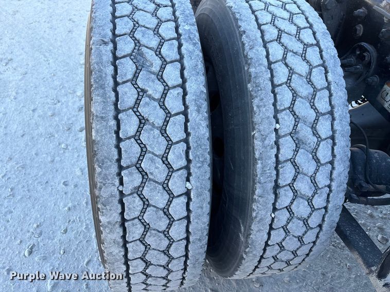 image for item DW7267 2019 Freightliner Cascadia semi truck