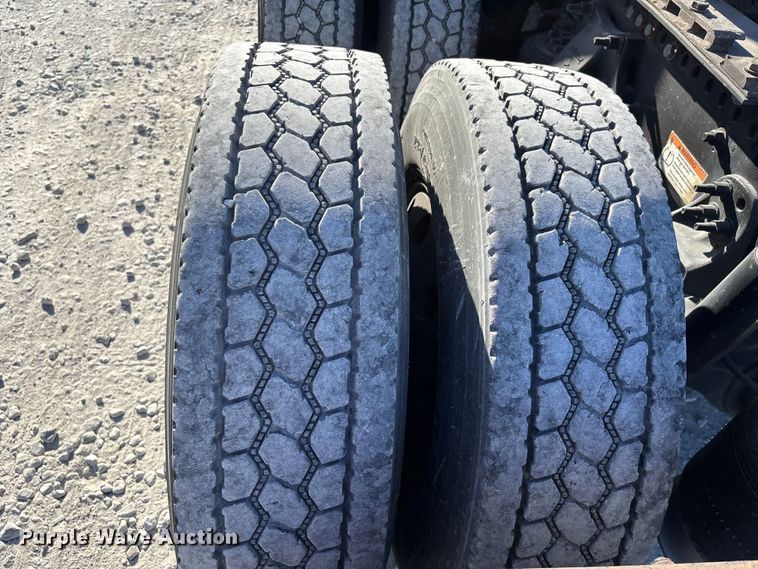 image for item DW7267 2019 Freightliner Cascadia semi truck