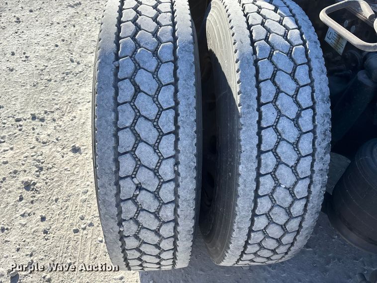 image for item DW7267 2019 Freightliner Cascadia semi truck