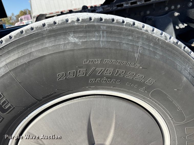 image for item DW7267 2019 Freightliner Cascadia semi truck