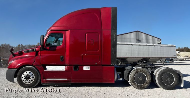 image for item DW7268 2020 Freightliner Cascadia semi truck