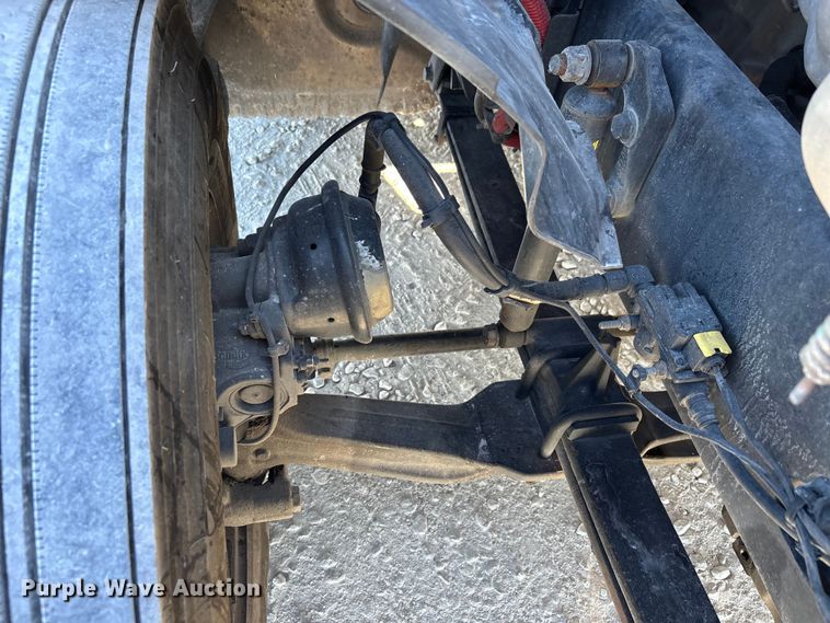 image for item DW7268 2020 Freightliner Cascadia semi truck