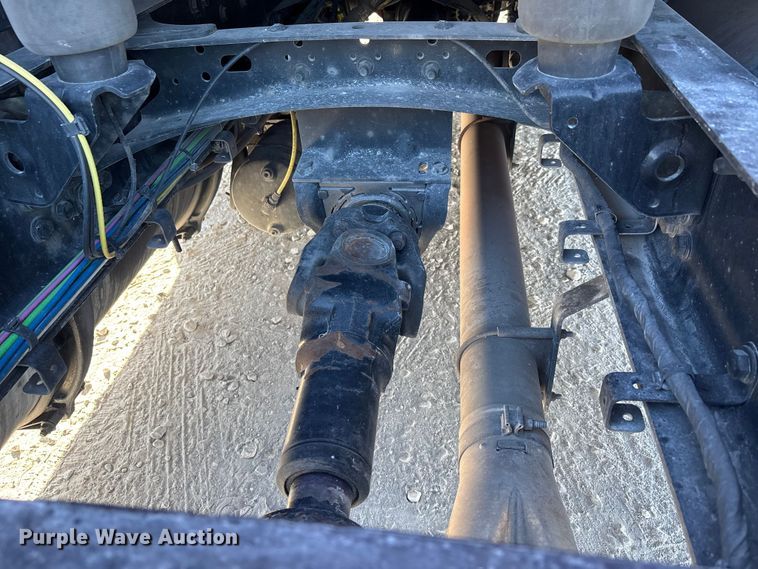 image for item DW7268 2020 Freightliner Cascadia semi truck