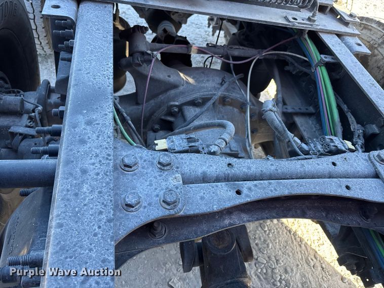 image for item DW7268 2020 Freightliner Cascadia semi truck