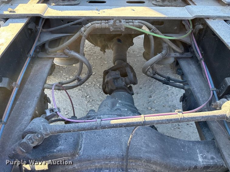 image for item DW7268 2020 Freightliner Cascadia semi truck