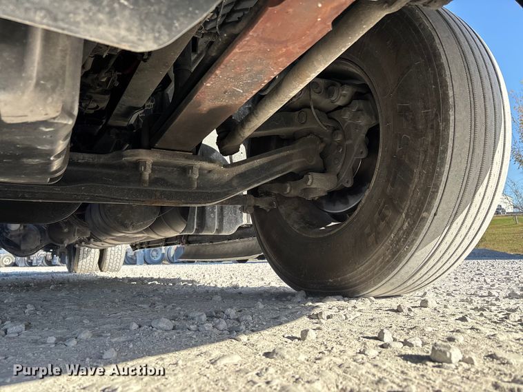 image for item DW7268 2020 Freightliner Cascadia semi truck