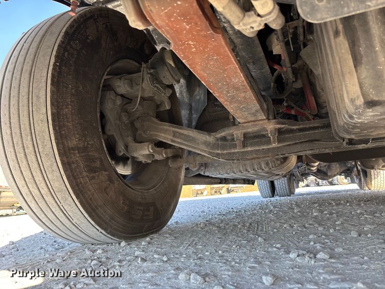 image for item DW7268 2020 Freightliner Cascadia semi truck