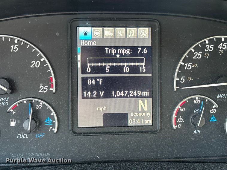 image for item DW7268 2020 Freightliner Cascadia semi truck