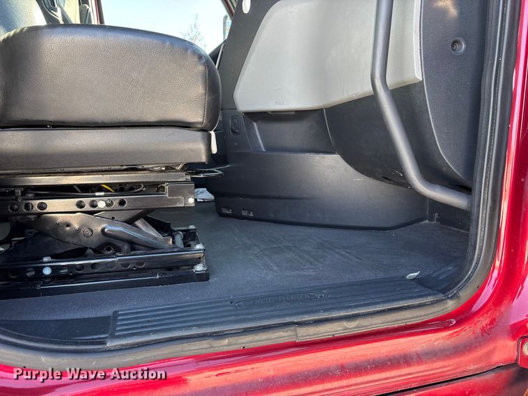 image for item DW7268 2020 Freightliner Cascadia semi truck