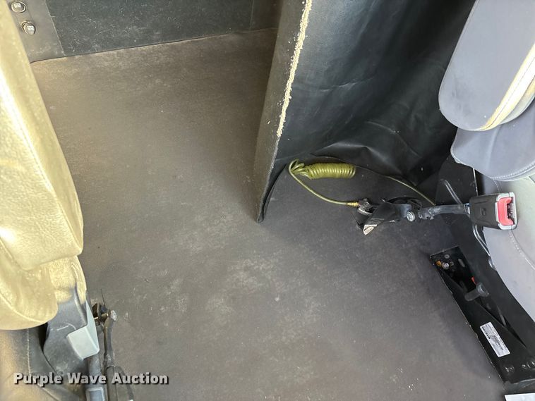 image for item DW7268 2020 Freightliner Cascadia semi truck