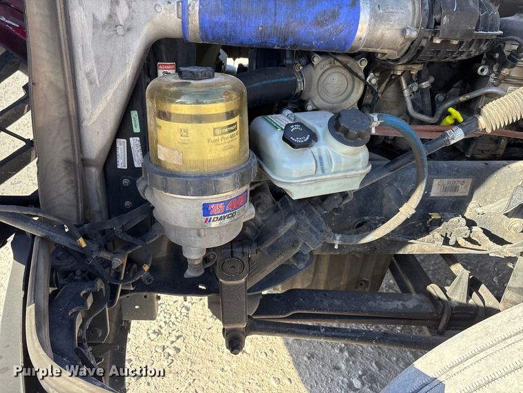 image for item DW7268 2020 Freightliner Cascadia semi truck