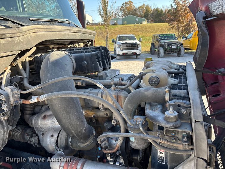 image for item DW7268 2020 Freightliner Cascadia semi truck