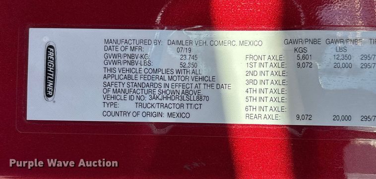 image for item DW7268 2020 Freightliner Cascadia semi truck