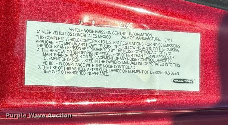 image for item DW7268 2020 Freightliner Cascadia semi truck